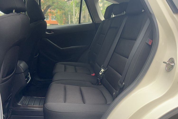 Used Mazda CX-5 2015 2.0L Automatic Two-Wheel Drive Urban Version Left Rear Seat
