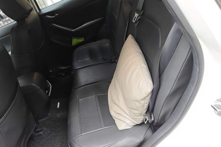 Used Mazda CX-5 2015 2.0L Automatic Two-Wheel Drive Urban Version Left Rear Seat