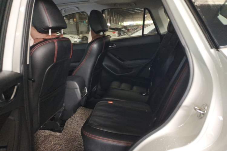 Used Mazda CX-5 2015 2.0L Automatic Two-Wheel Drive Urban Version Left Rear Seat