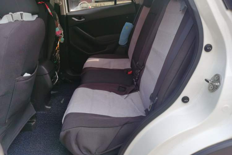 Used Mazda CX-5 2015 2.0L Automatic Two-Wheel Drive Urban Version Left Rear Seat