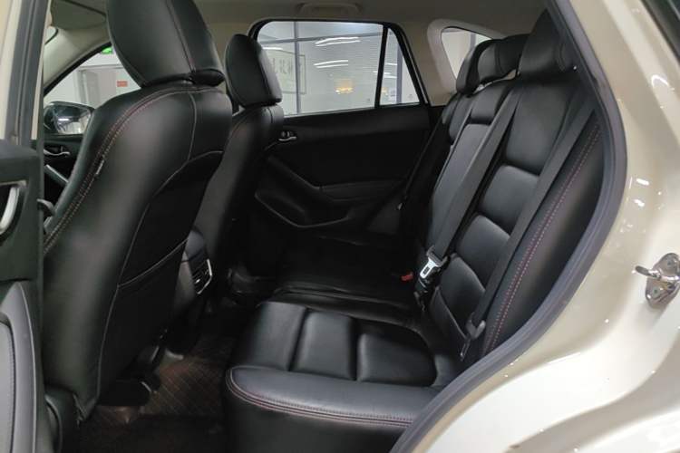 Used Mazda CX-5 2015 2.0L Automatic Two-Wheel Drive Urban Version Left Rear Seat