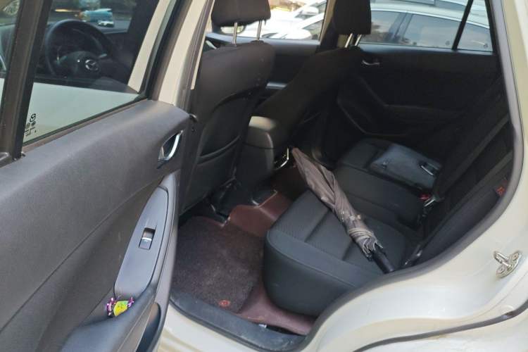 Used Mazda CX-5 2015 2.0L Automatic Two-Wheel Drive Urban Version Left Rear Seat