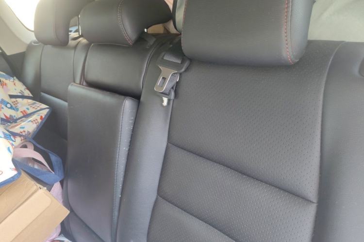 Used Mazda CX-5 2015 2.0L Automatic Two-Wheel Drive Urban Version Left Rear Seat