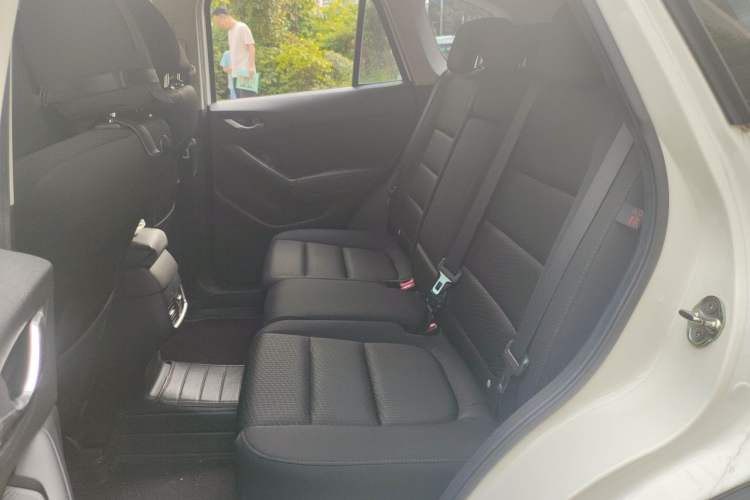 Used Mazda CX-5 2015 2.0L Automatic Two-Wheel Drive Urban Version Left Rear Seat