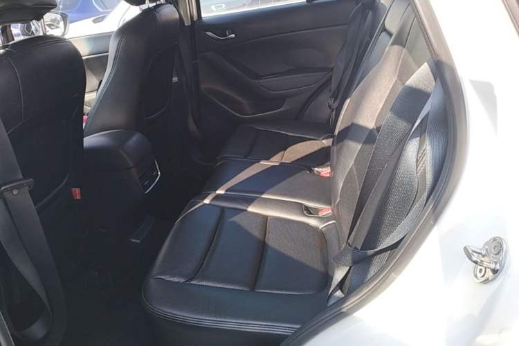 Used Mazda CX-5 2015 2.0L Automatic Two-Wheel Drive Urban Version Left Rear Seat