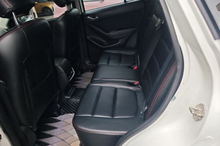 Used Mazda CX-5 2015 2.0L Automatic Two-Wheel Drive Urban Version Left Rear Seat