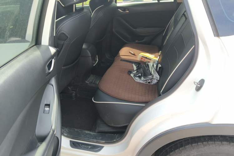Used Mazda CX-5 2015 2.0L Automatic Two-Wheel Drive Urban Version Left Rear Seat