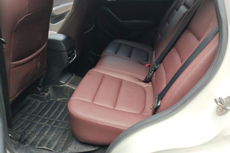 Used Mazda CX-5 2015 2.0L Automatic Two-Wheel Drive Urban Version Left Rear Seat
