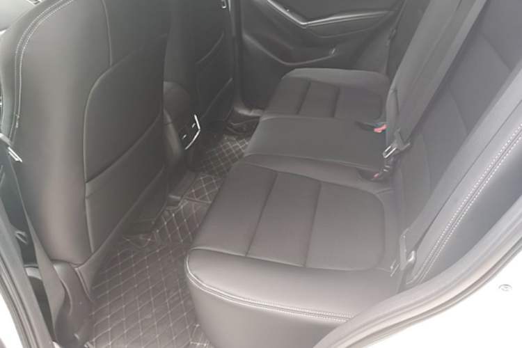 Used Mazda CX-5 2015 2.0L Automatic Two-Wheel Drive Urban Version Left Rear Seat
