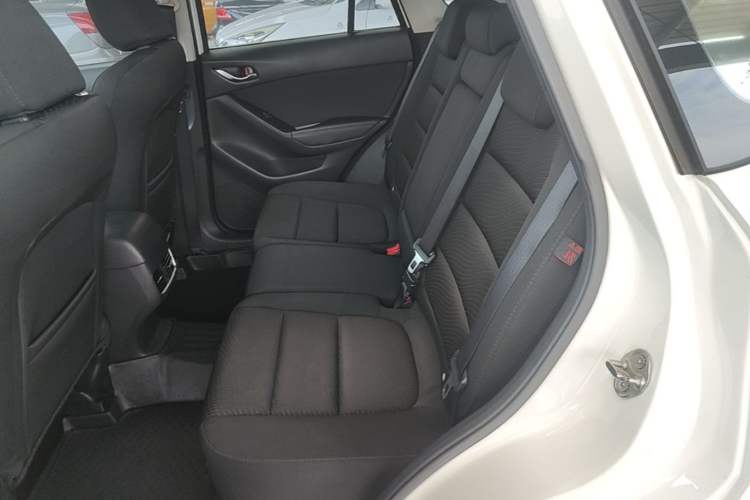 Used Mazda CX-5 2015 2.0L Automatic Two-Wheel Drive Urban Version Left Rear Seat
