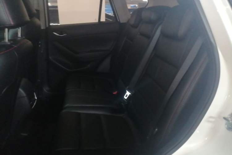 Used Mazda CX-5 2015 2.0L Automatic Two-Wheel Drive Urban Version Left Rear Seat