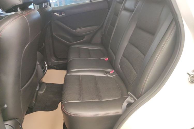 Used Mazda CX-5 2015 2.0L Automatic Two-Wheel Drive Urban Version Left Rear Seat