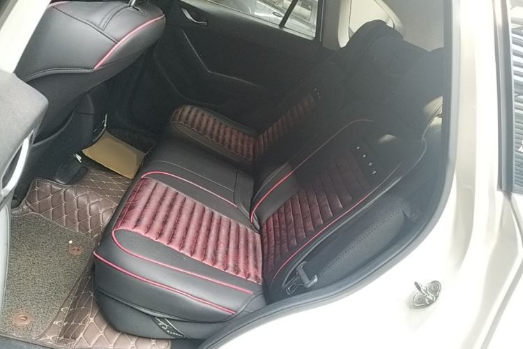 Used Mazda CX-5 2015 2.0L Automatic Two-Wheel Drive Urban Version Left Rear Seat