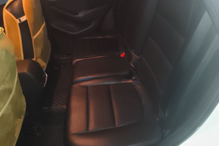 Used Mazda CX-5 2015 2.0L Automatic Two-Wheel Drive Urban Version Left Rear Seat