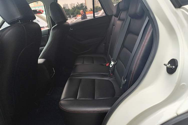 Used Mazda CX-5 2015 2.0L Automatic Two-Wheel Drive Urban Version Left Rear Seat