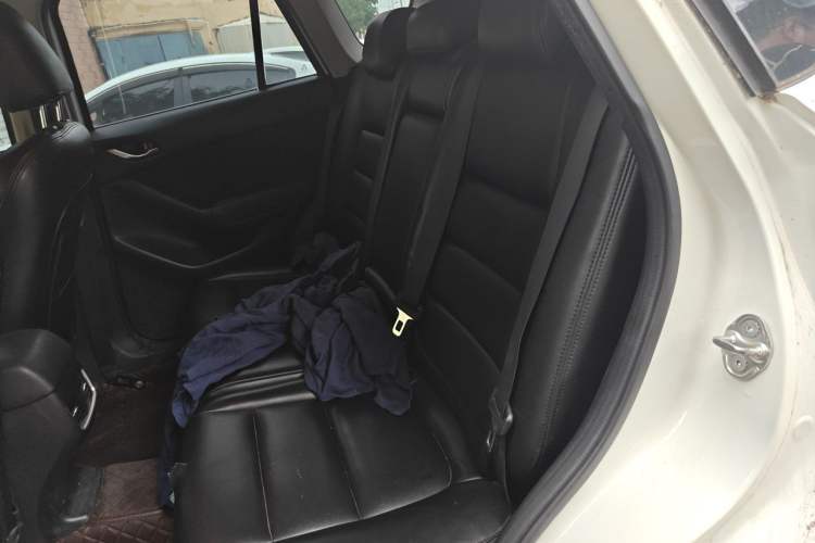 Used Mazda CX-5 2015 2.0L Automatic Two-Wheel Drive Urban Version Left Rear Seat