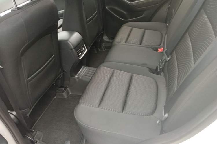 Used Mazda CX-5 2015 2.0L Automatic Two-Wheel Drive Urban Version Left Rear Seat