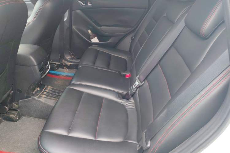 Used Mazda CX-5 2015 2.0L Automatic Two-Wheel Drive Urban Version Left Rear Seat