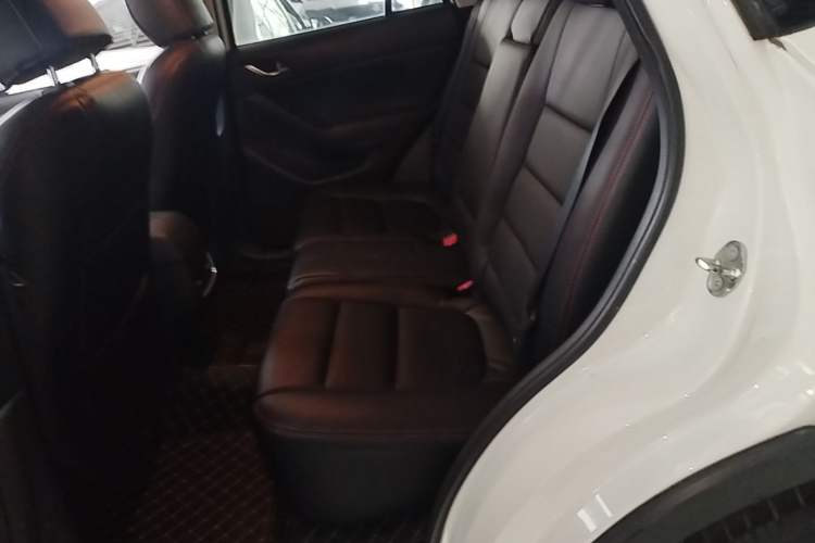 Used Mazda CX-5 2015 2.0L Automatic Two-Wheel Drive Urban Version Left Rear Seat