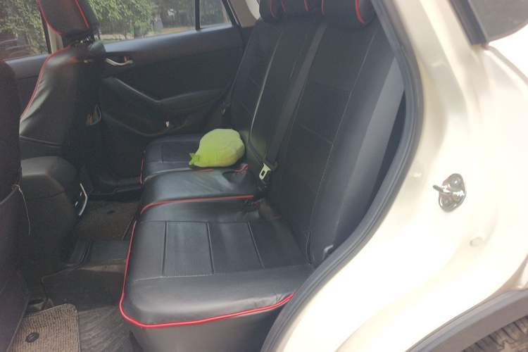 Used Mazda CX-5 2015 2.0L Automatic Two-Wheel Drive Urban Version Left Rear Seat