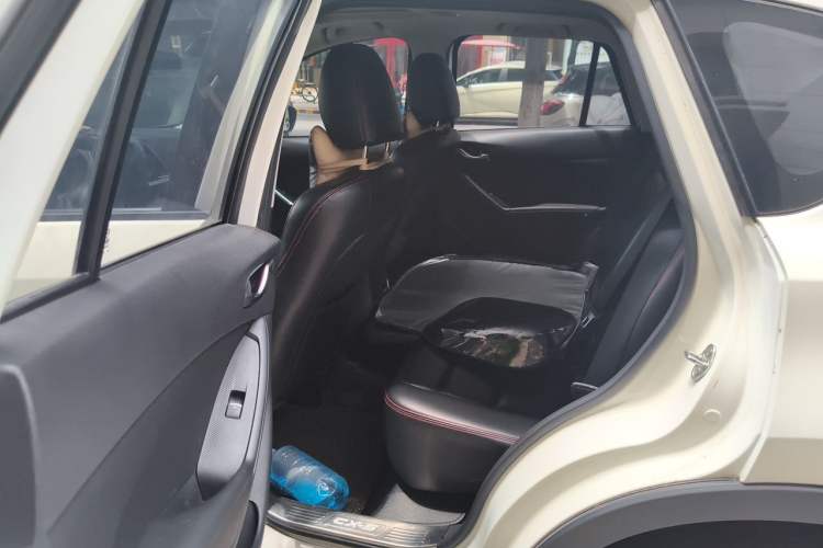 Used Mazda CX-5 2015 2.0L Automatic Two-Wheel Drive Urban Version Left Rear Seat