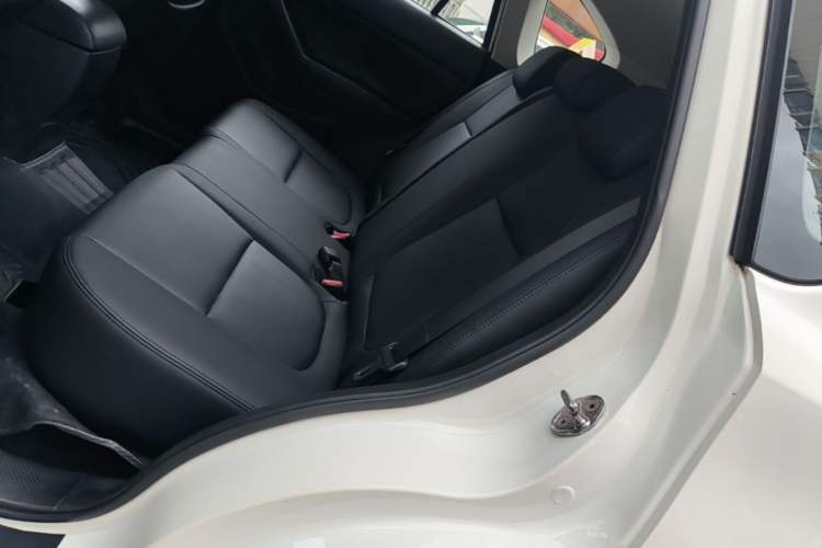 Used Mazda CX-5 2015 2.0L Manual Two-Wheel Drive Comfort Version Left Rear Seat