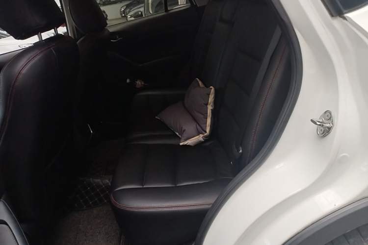 Used Mazda CX-5 2015 2.0L Automatic Two-Wheel Drive Urban Version Left Rear Seat