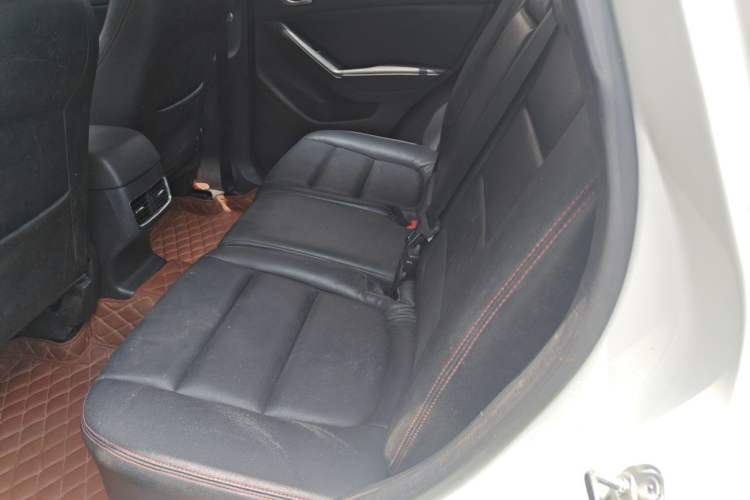 Used Mazda CX-5 2015 2.0L Automatic Two-Wheel Drive Urban Version Left Rear Seat