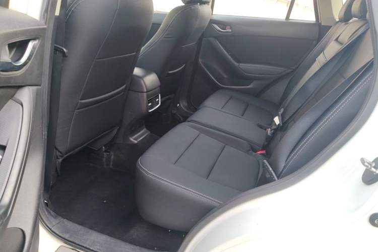 Used Mazda CX-5 2015 2.0L Automatic Two-Wheel Drive Urban Version Left Rear Seat
