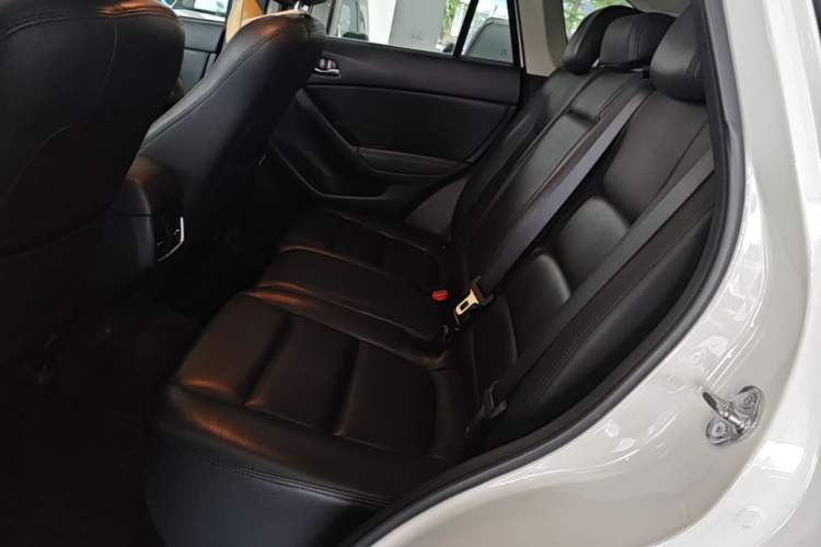 Used Mazda CX-5 2015 2.0L Automatic Two-Wheel Drive Urban Version Left Rear Seat