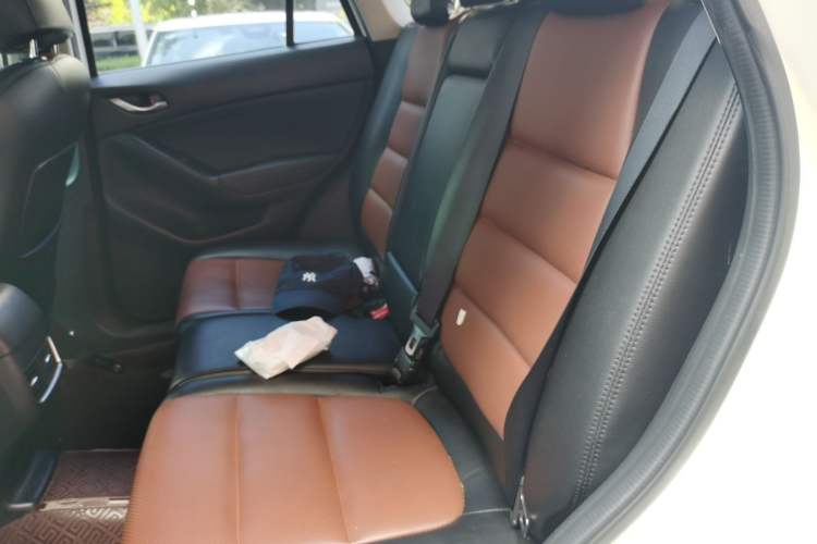 Used Mazda CX-5 2015 2.0L Automatic Two-Wheel Drive Urban Version Left Rear Seat