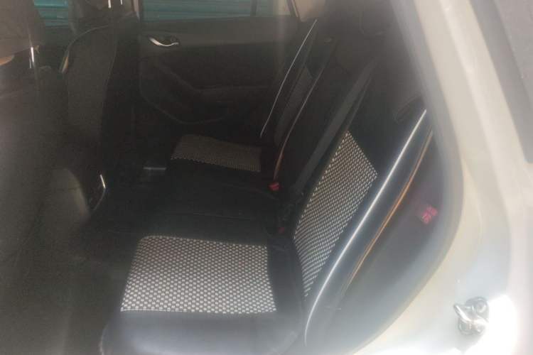 Used Mazda CX-5 2015 2.0L Automatic Two-Wheel Drive Urban Version Left Rear Seat