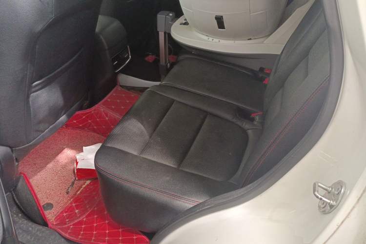 Used Mazda CX-5 2015 2.0L Automatic Two-Wheel Drive Urban Version Left Rear Seat