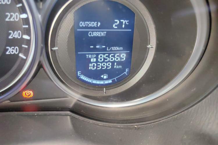 Used Mazda CX-5 2015 2.0L Automatic Two-Wheel Drive Urban Version Odometer Close Up
