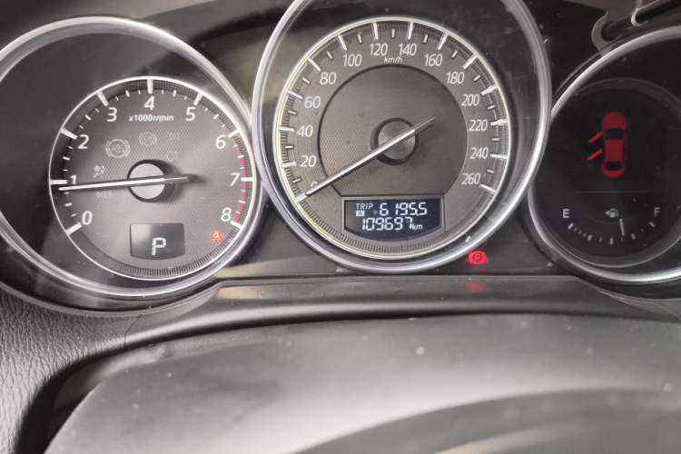 Used Mazda CX-5 2015 2.5L Automatic 4x4 Prestige Edition Odometer Close Up
