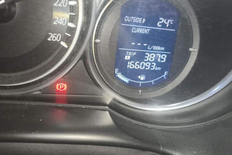 Used Mazda CX-5 2015 2.0L Automatic Two-Wheel Drive Urban Version Odometer Close Up