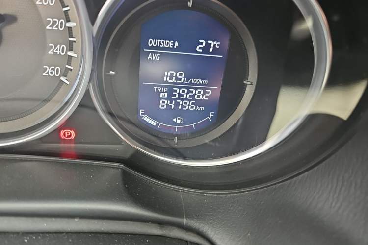 Used Mazda CX-5 2015 2.0L Automatic Two-Wheel Drive Urban Version Odometer Close Up