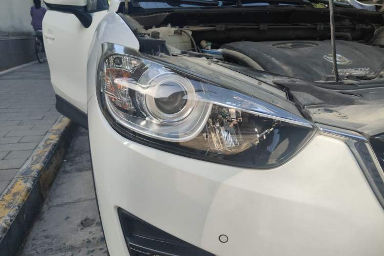 Used Mazda CX-5 2015 2.0L Automatic Two-Wheel Drive Urban Version Right Front Headlight