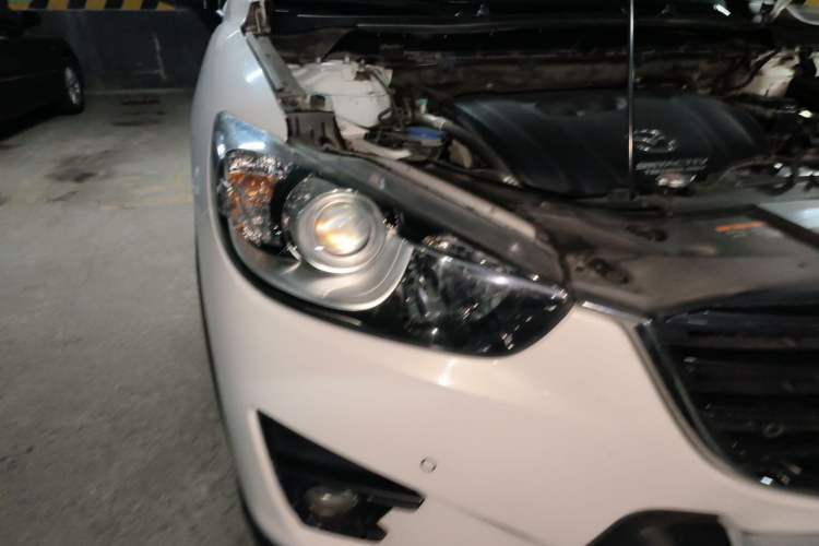 Used Mazda CX-5 2015 2.0L Automatic Two-Wheel Drive Urban Version Right Front Headlight