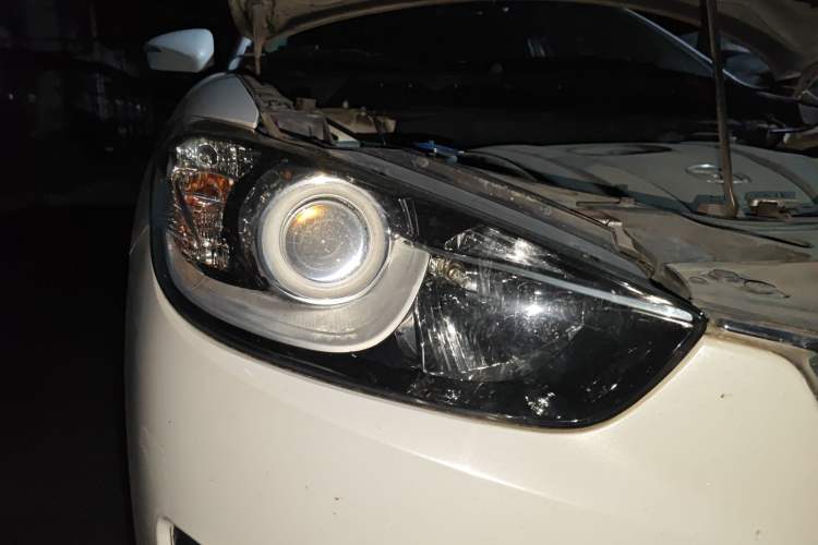 Used Mazda CX-5 2015 2.0L Manual Two-Wheel Drive Comfort Version Right Front Headlight