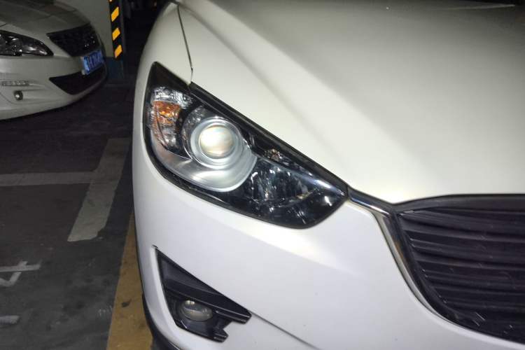 Used Mazda CX-5 2015 2.0L Manual Two-Wheel Drive Comfort Version Right Front Headlight