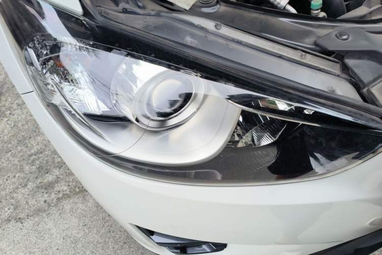 Used Mazda CX-5 2015 2.0L Manual Two-Wheel Drive Comfort Version Right Front Headlight