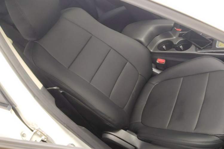 Used Mazda CX-5 2015 2.0L Automatic Two-Wheel Drive Urban Version Right Front Seat