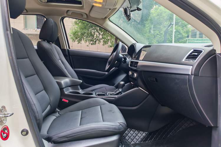 Used Mazda CX-5 2015 2.0L Automatic Two-Wheel Drive Urban Version Right Front Seat