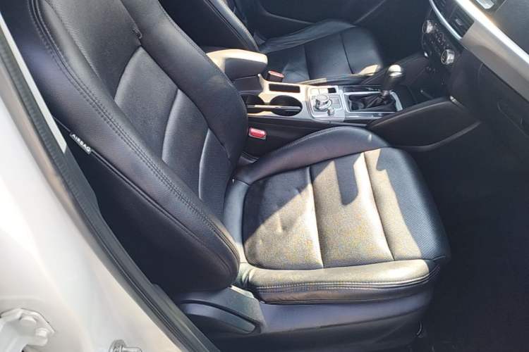 Used Mazda CX-5 2015 2.0L Automatic Two-Wheel Drive Urban Version Right Front Seat