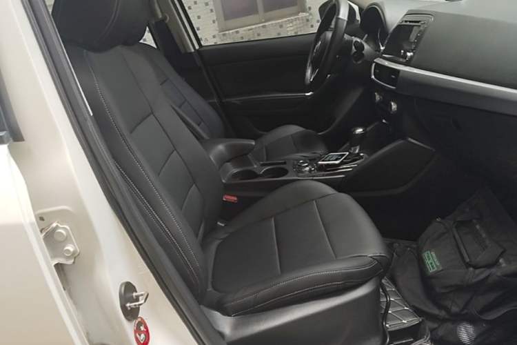 Used Mazda CX-5 2015 2.0L Automatic Two-Wheel Drive Urban Version Right Front Seat