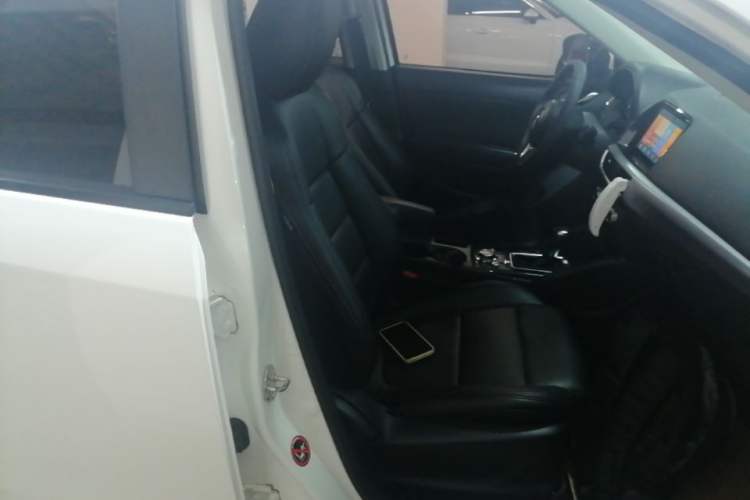 Used Mazda CX-5 2015 2.0L Automatic Two-Wheel Drive Urban Version Right Front Seat