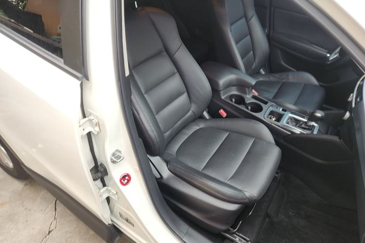 Used Mazda CX-5 2015 2.0L Automatic 4x4 Luxury Edition Right Front Seat