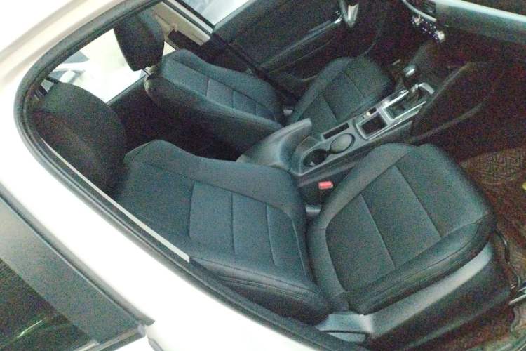 Used Mazda CX-5 2015 2.0L Automatic Two-Wheel Drive Urban Version Right Front Seat
