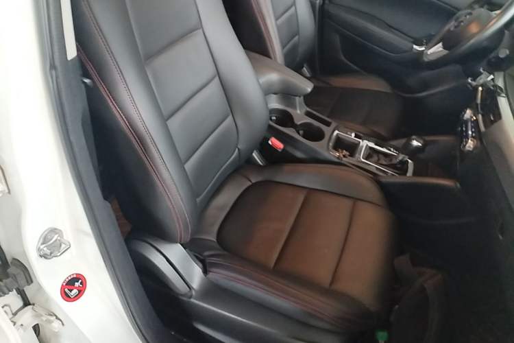 Used Mazda CX-5 2015 2.0L Automatic Two-Wheel Drive Urban Version Right Front Seat